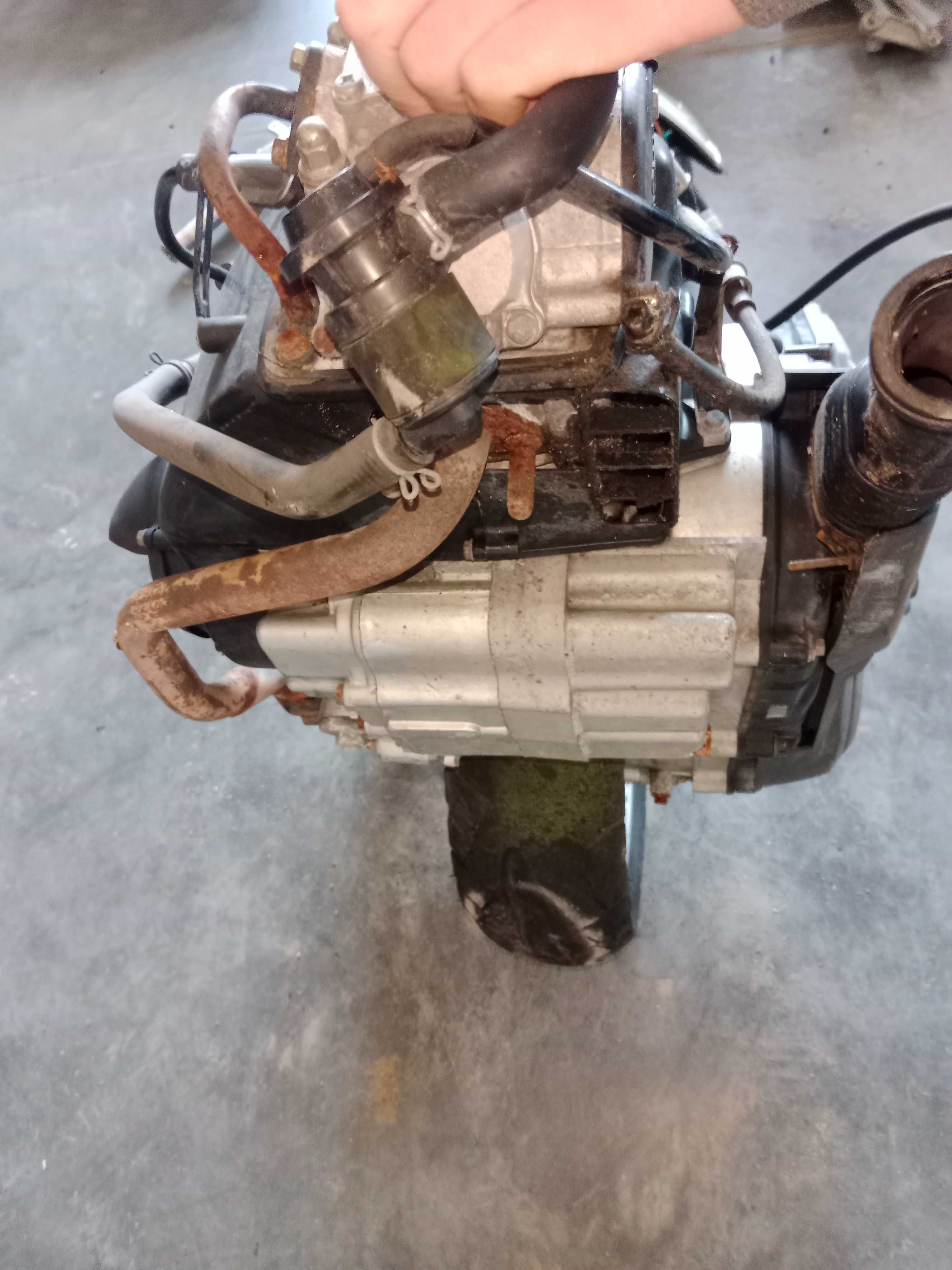 sym vs125 vs 125 silnik W STANIE NIE ZNANYM koło felga tłumik głowica