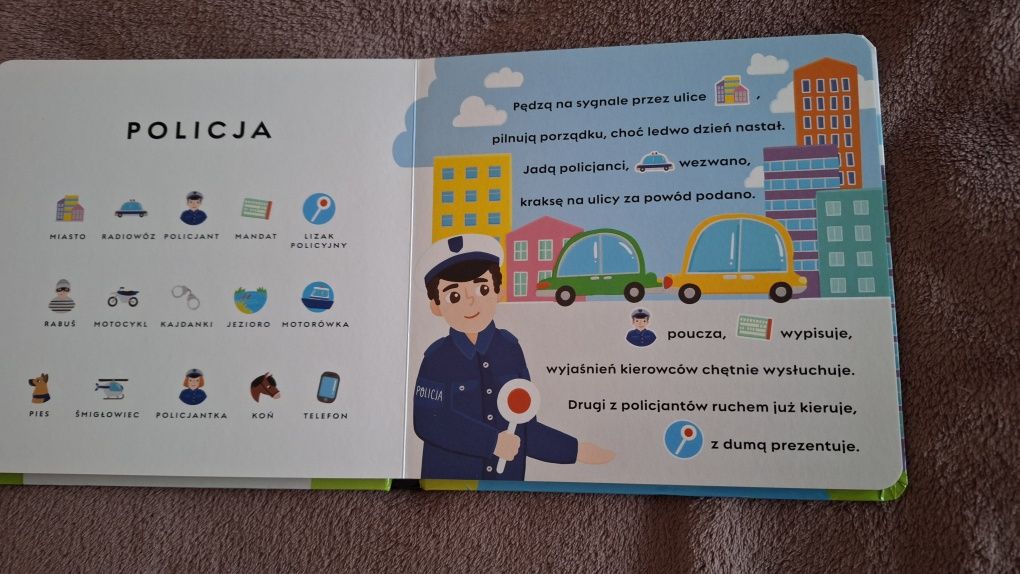 Bajki obrazkowe Pojazdy czytam i poznaję nowe słowa książka kartonowa
