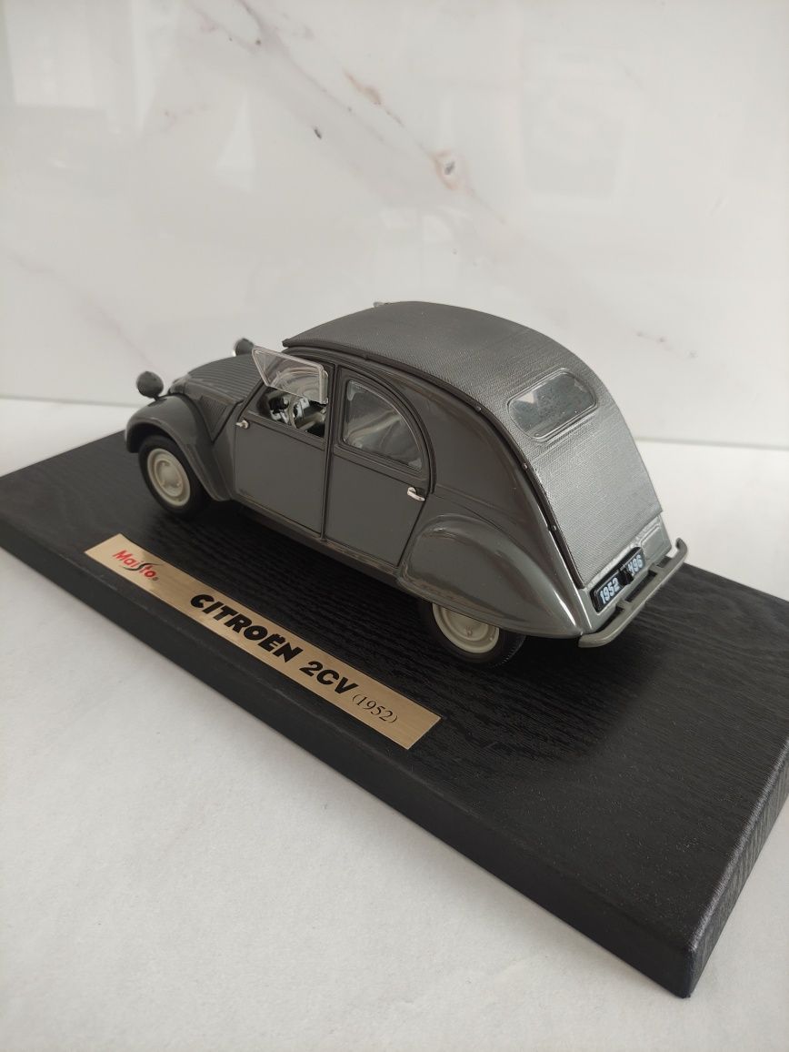 Model Citroen 2CV 1952 1:18 Pudełko Podstawka Tchibo Edition Klasyk