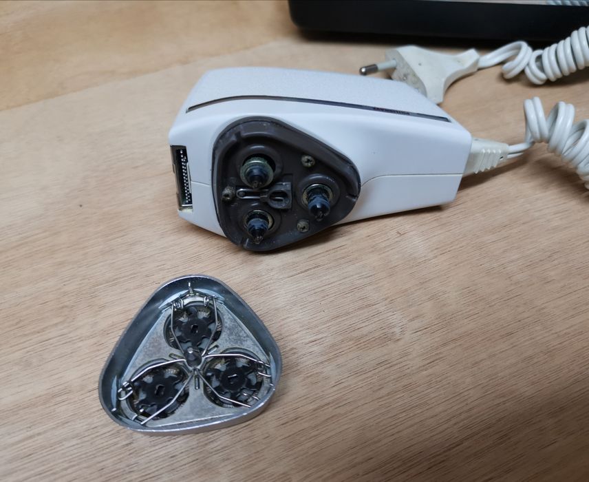 Máquina de barbear Philishave de Luxe SC 8130