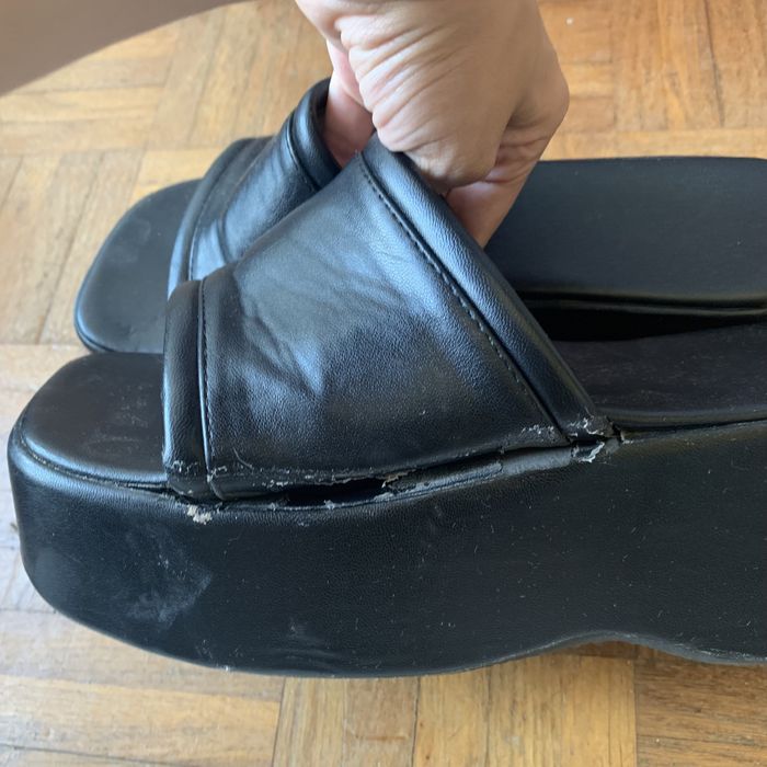 Sandálias pretas de plataforma