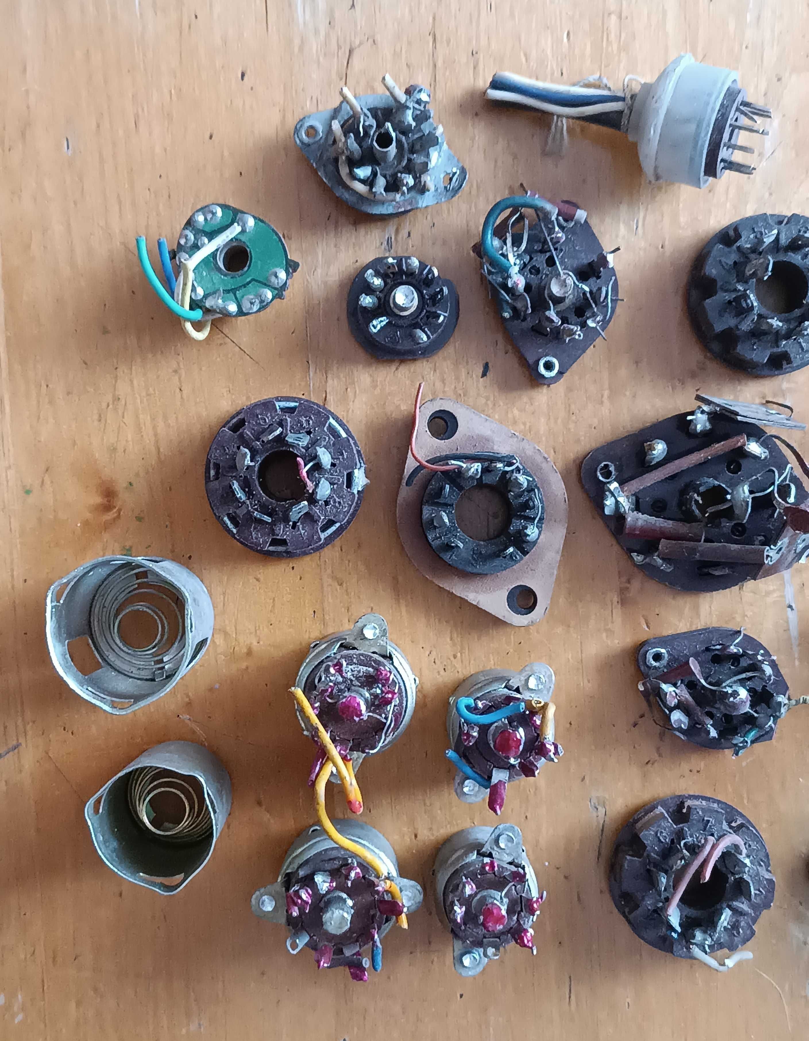 Podstawki do lamp elektronowych