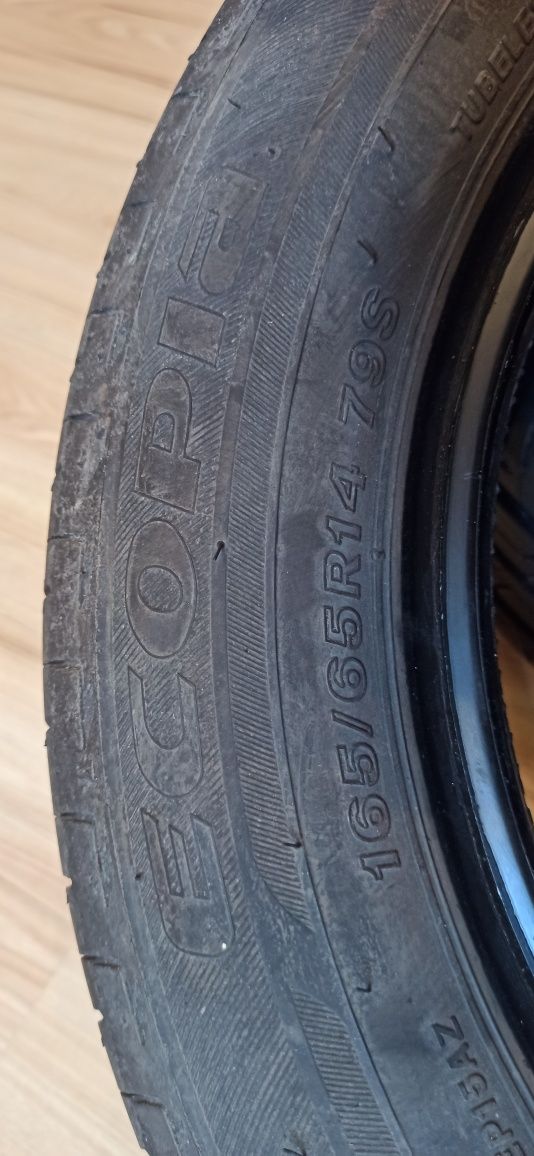 Komplet opon prawie nowych Bridgestone EP