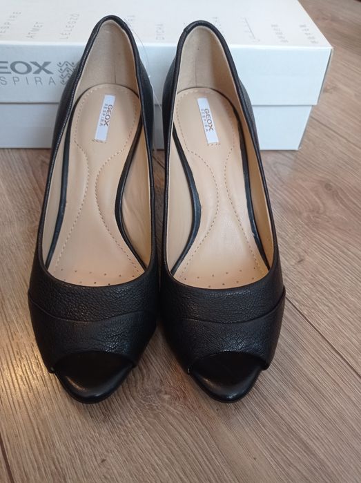 Нові шкіряні туфлі Geox устілка 22,5 см