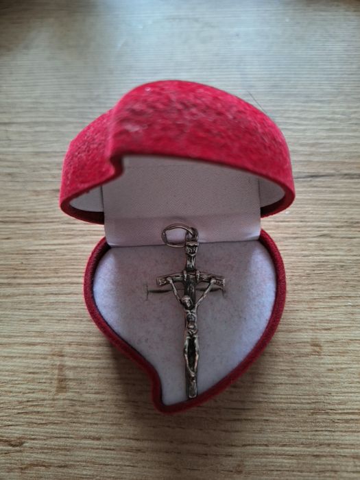 Srebrny krzyżyk z Chrystusem