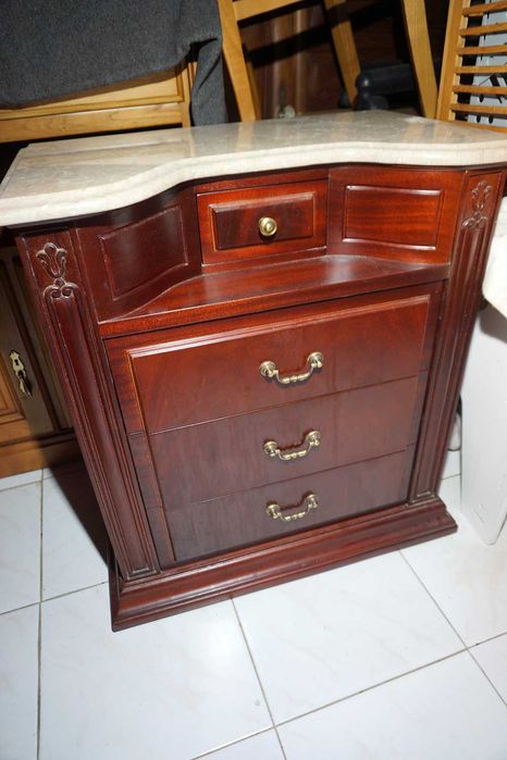 Mesa de Cabeceira Classica Mogno