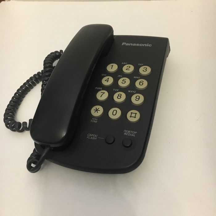 Кнопочный телефон Panasonic KX-TS5 RU-B в отличном состоянии!