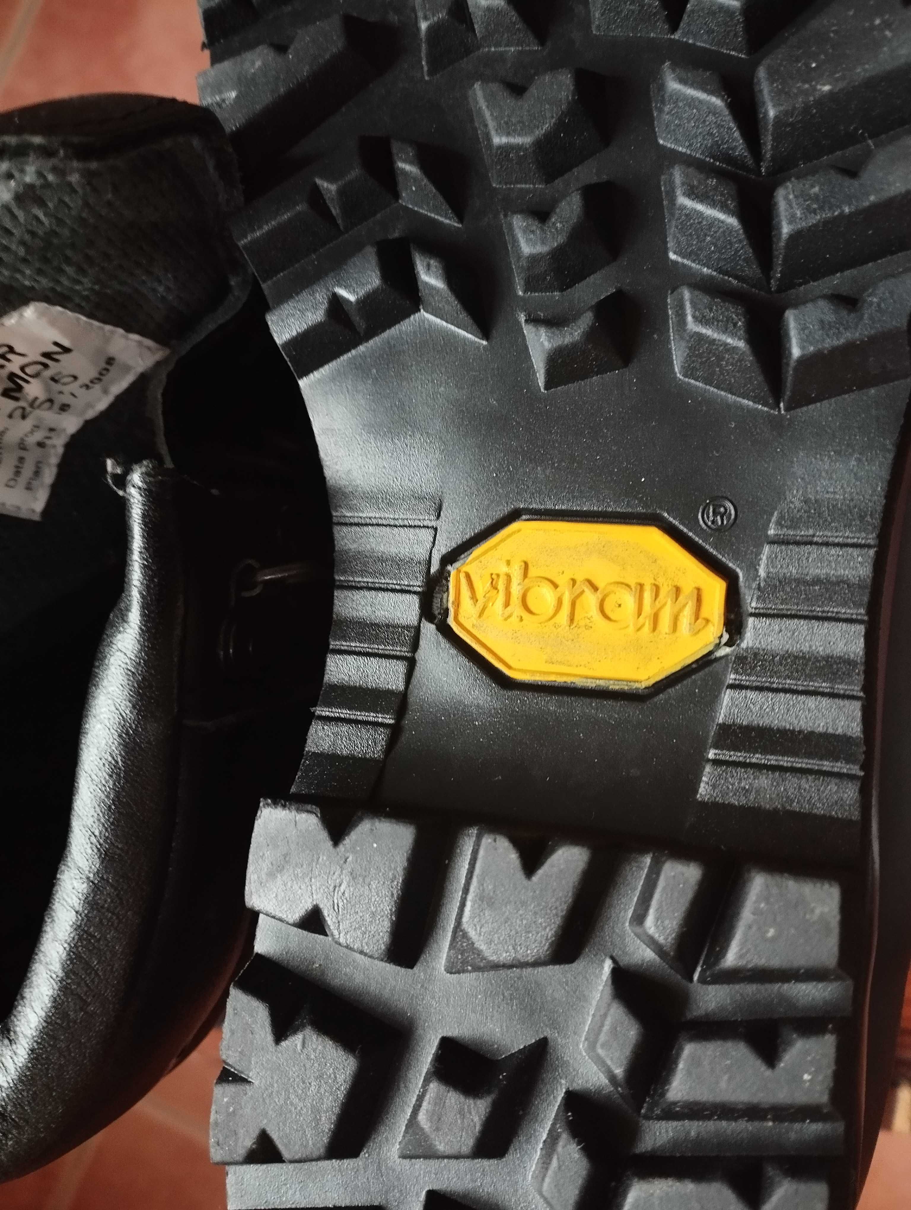 Buty wojskowe z membraną Vibram