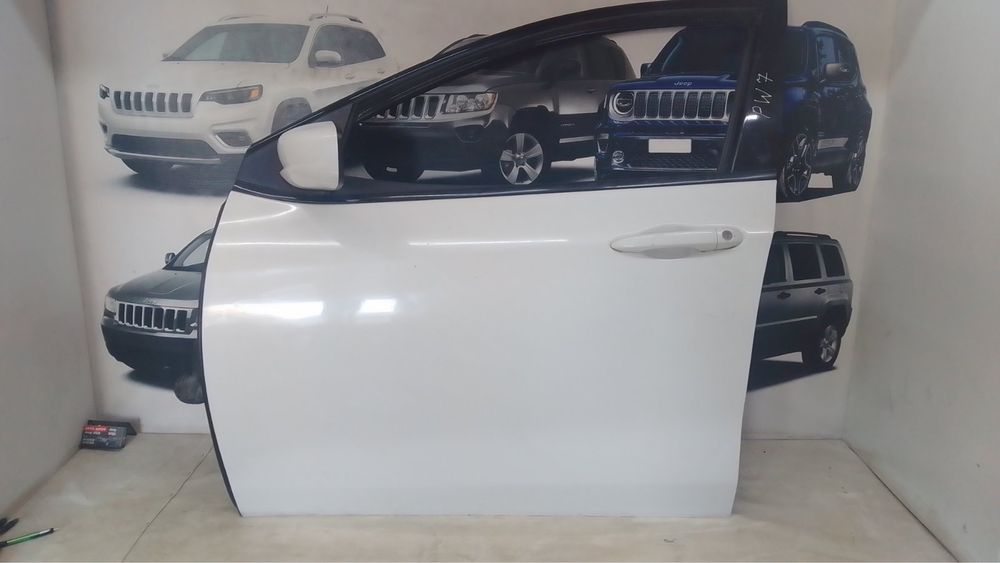 Двері передні ліві (голі) Dodge Dart 13-16 PW7 PX8 68158725AD