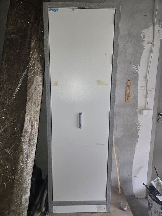 Szafa elektryczna przeciwpożarowa rozdzielnica Hager FB22LN ze skazami