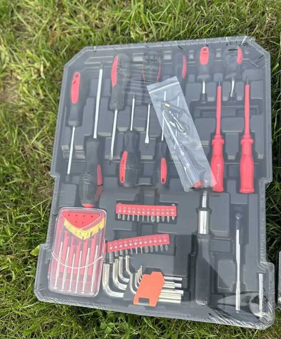 Большой набор инструментов ключей в чемодане 499 предметов