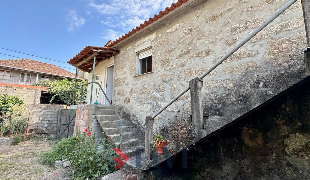 Moradia T2+1 com Terreno em São João de Lourosa