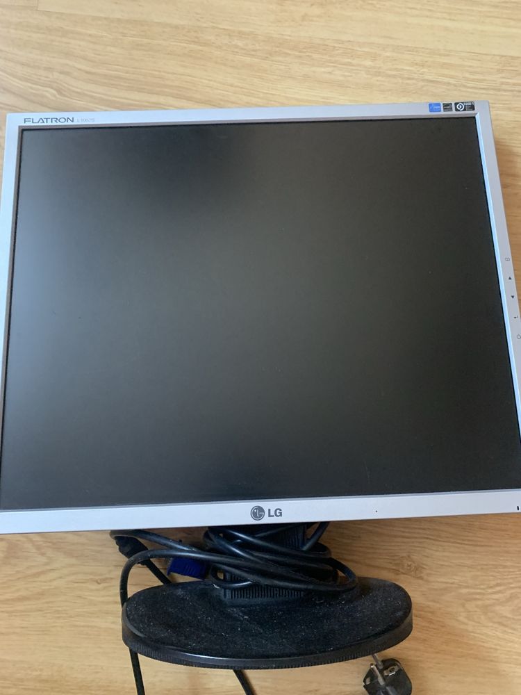 Monitor LG Flatron L1952S, jak nowy