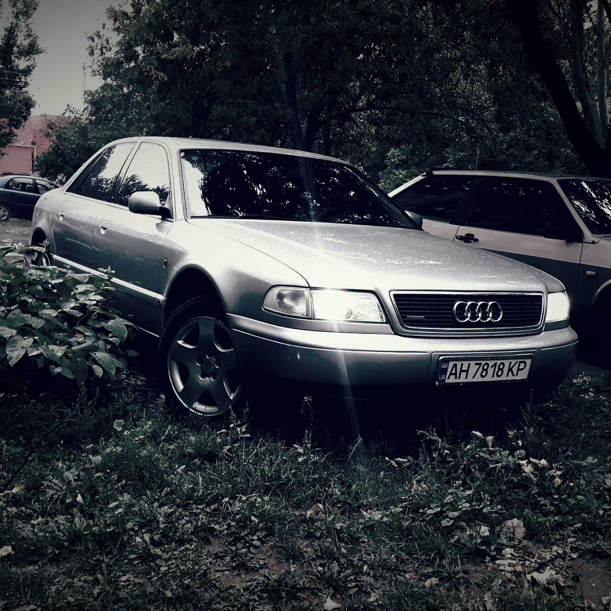 Продам Audi A8 D2