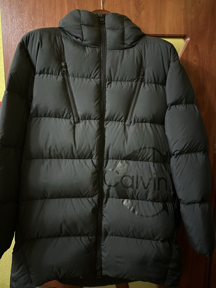 Продам пуховик CK