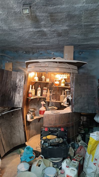 Bar e garrafeira em pipo enorme