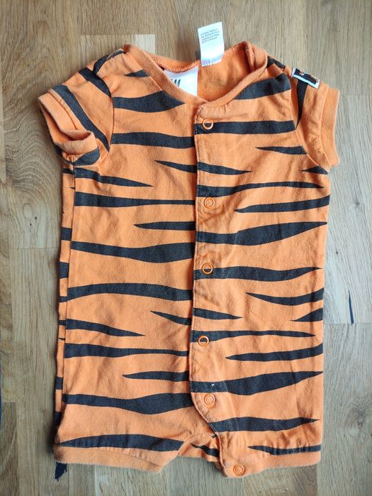 Rampers piżama H&M krótki rękaw tygrys zapinane na napy pomaranczowe