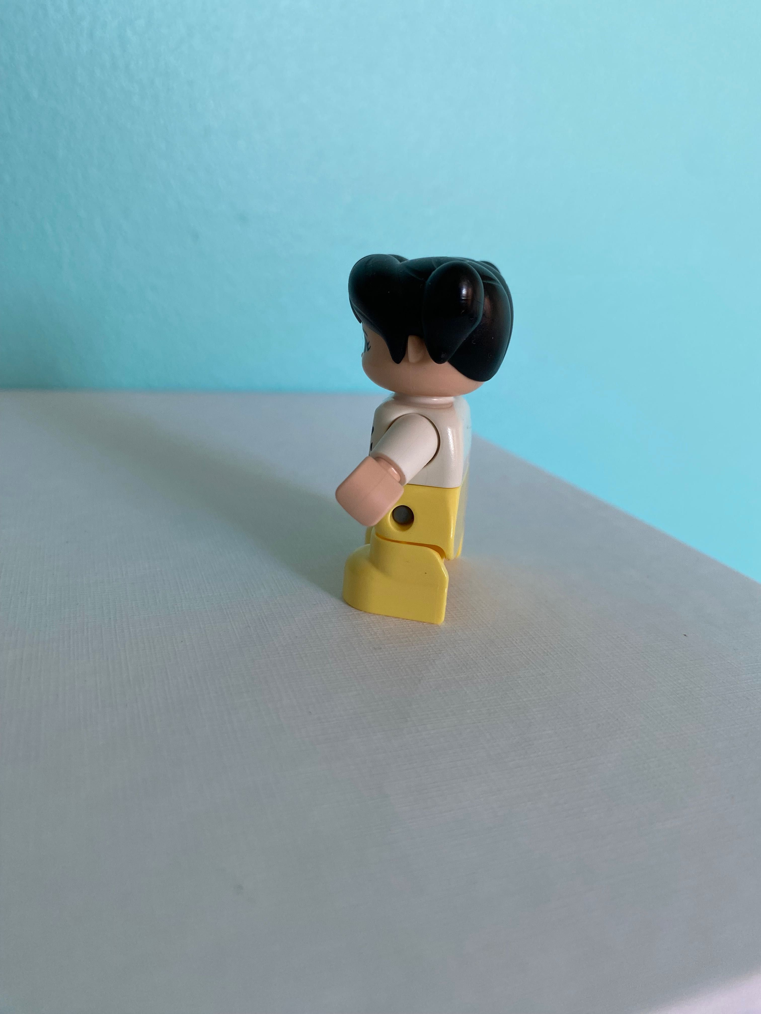 Figurka Lego Duplo dziewczynka z czarnymi włosami