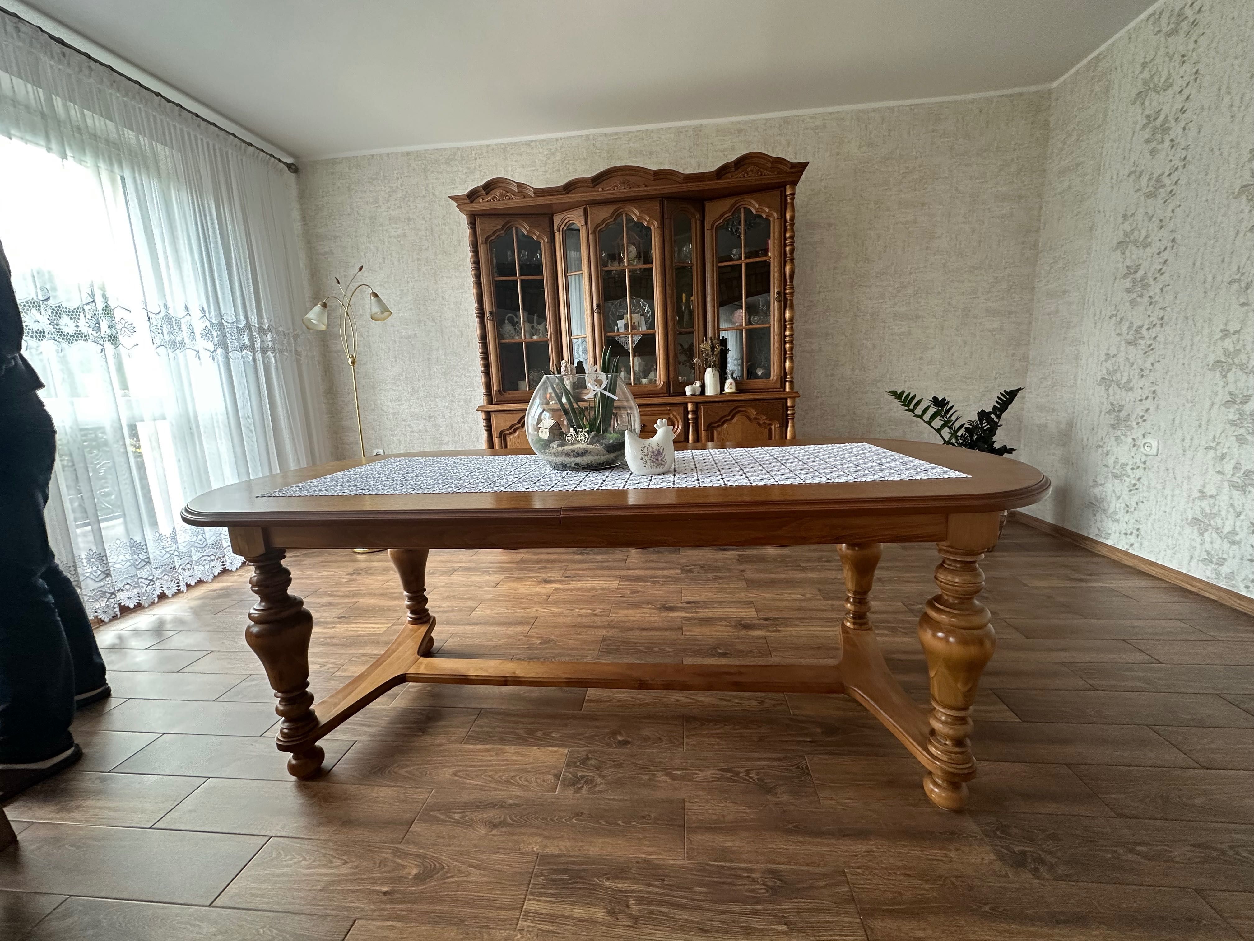 Duży stół dębowy