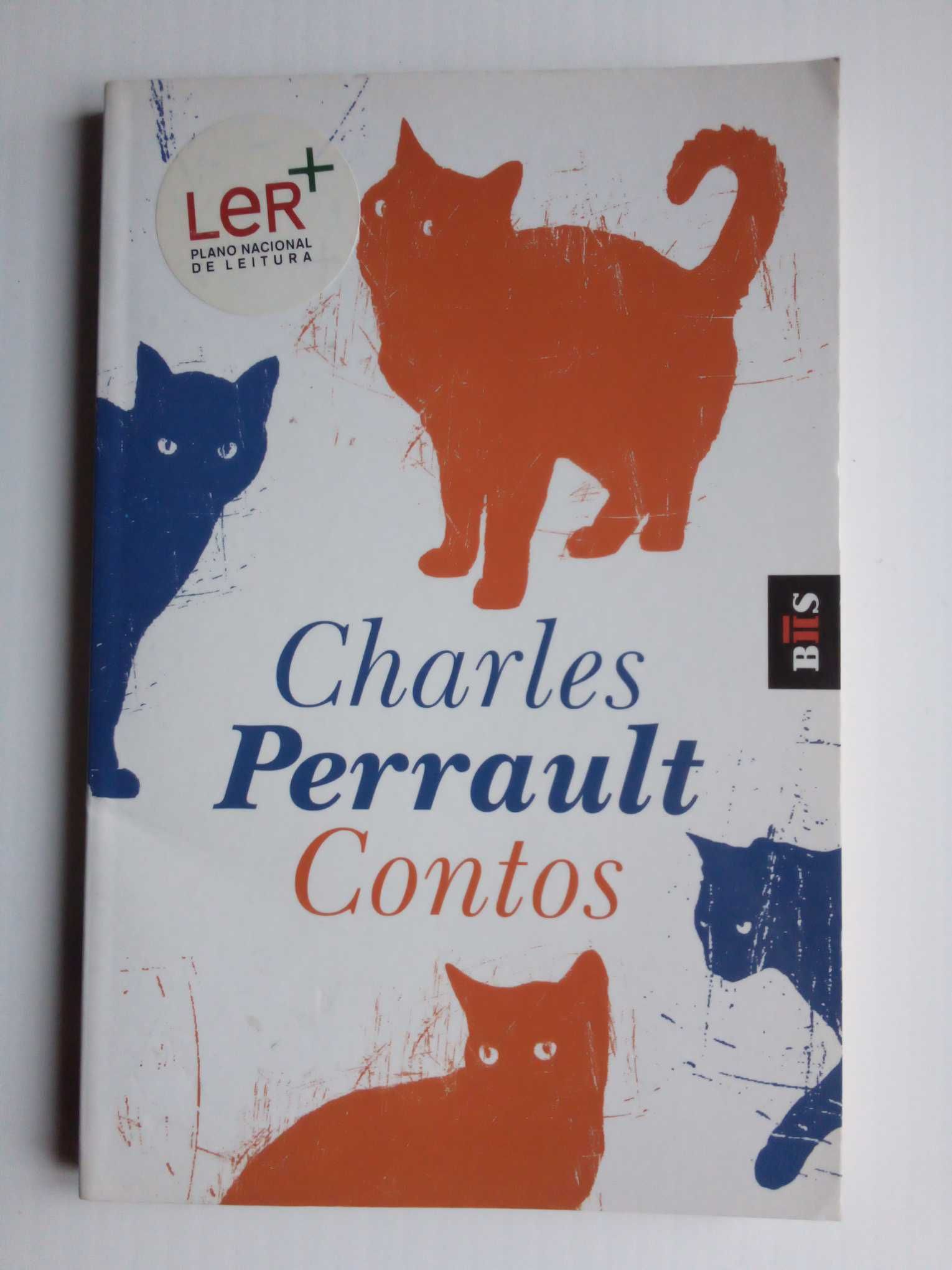 Livros "Contos", de Charles Perrault e "Quero um Cãozinho", de Janey J