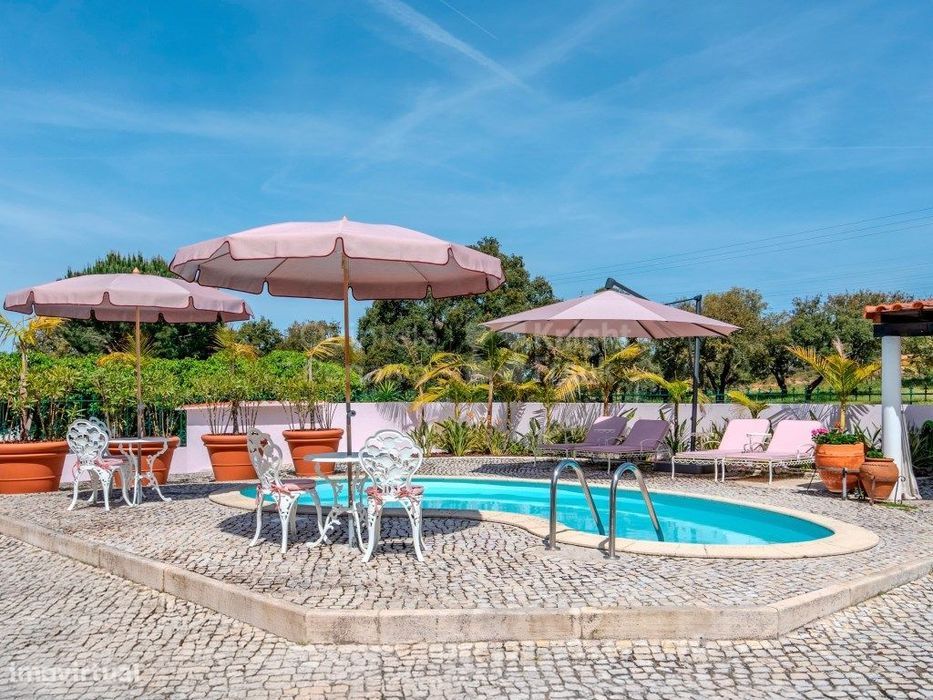 Moradia T4 com piscina e jardim à venda em Setúbal