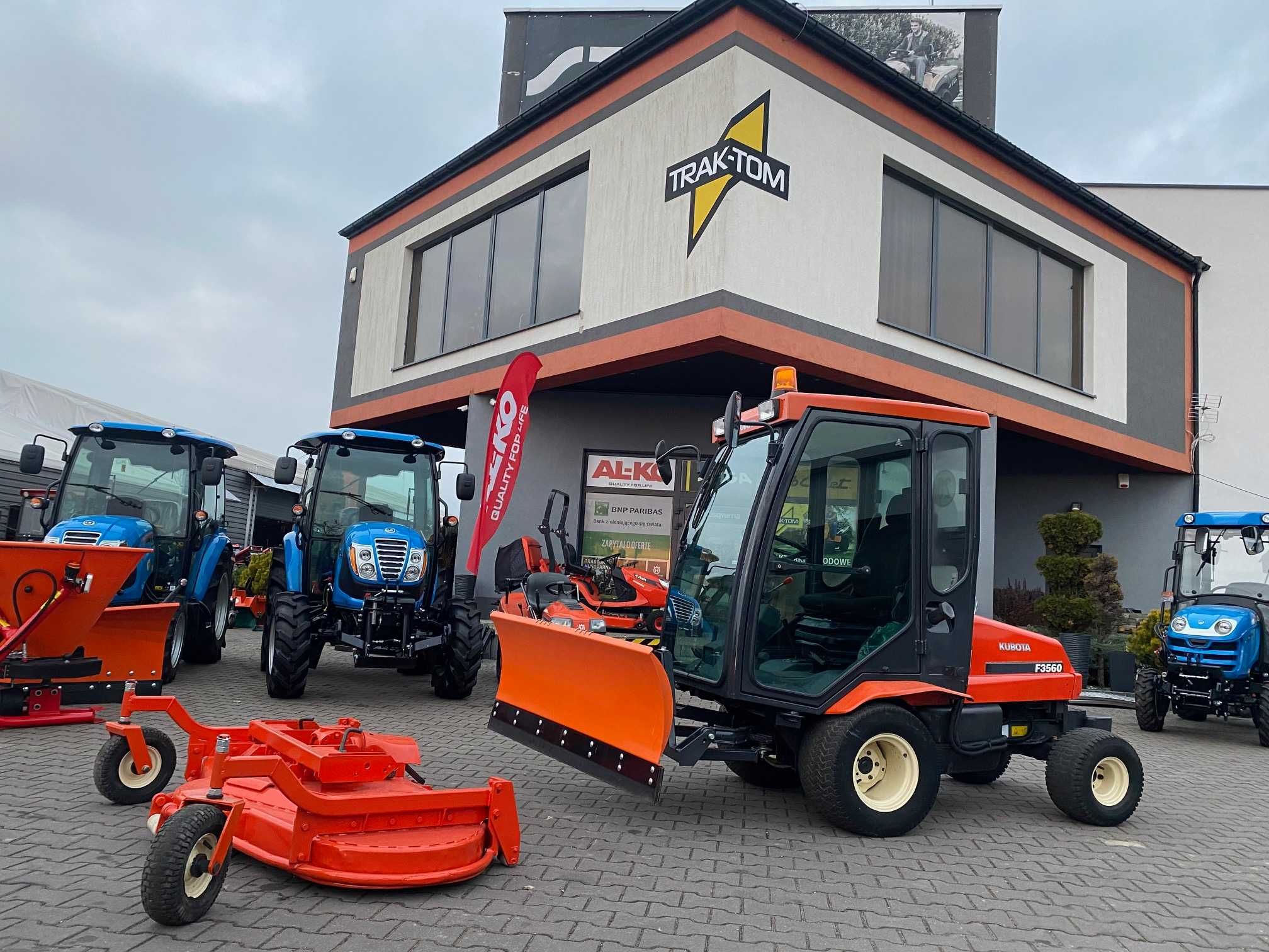 Traktor kosiarka Kubota 4 cylindry , kabina , 4x4 , pług