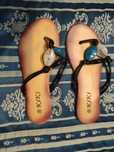 Chinelas com pedras
