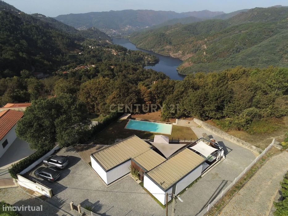 Encantadora Moradia T3 Térrea na zona do geres Vistas Rio , Piscina e