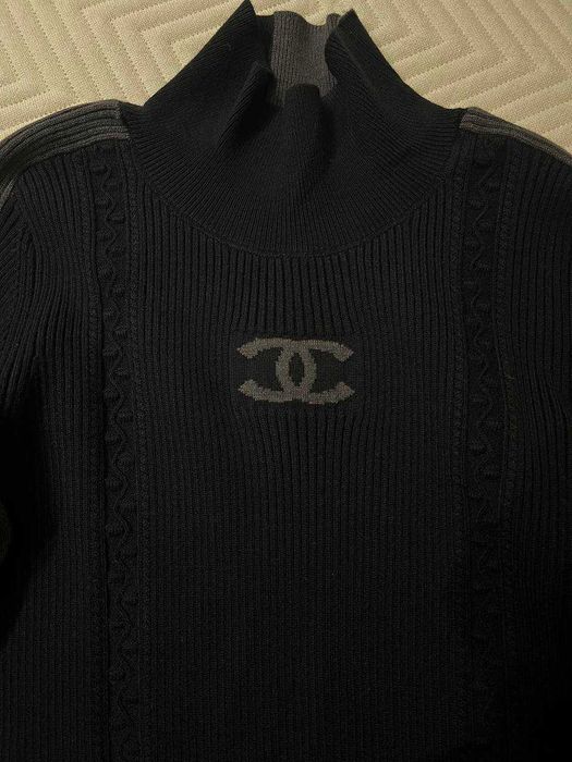 Chanel golf z wełny – ponadczasowa klasyka w czerni