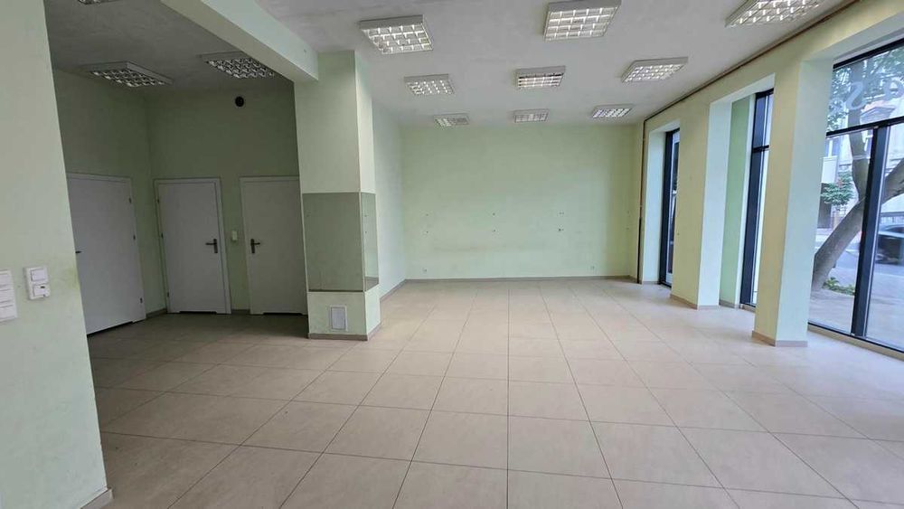 Lokal handlowo - usługowy na parterze, Centrum (nowe budownictwo)