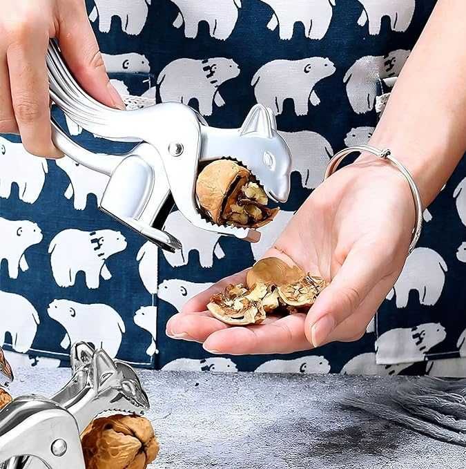 Dziadek do orzechów włoskich laskowych wiewiórka stalowy