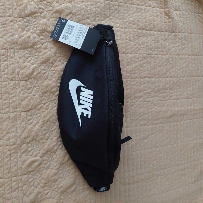 Продам спортивну оригінальну сумку-бананку "найк". Можливий торг.