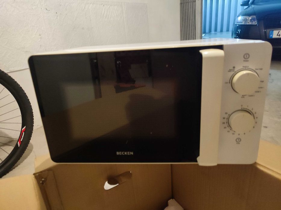 Micro-ondas Becken bmw3999n