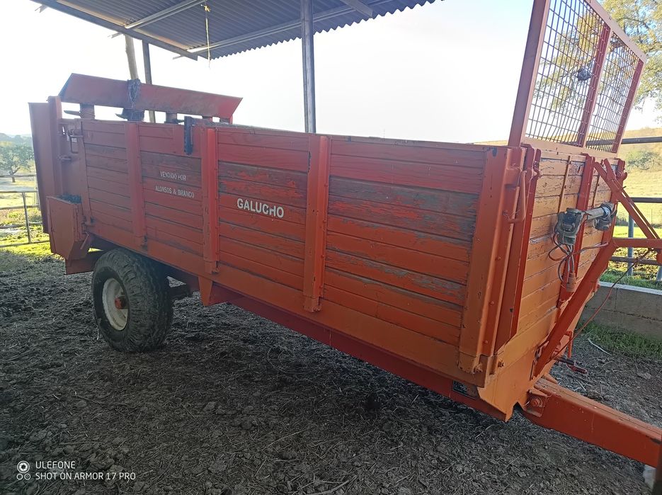 Reboque espalhador de estrume