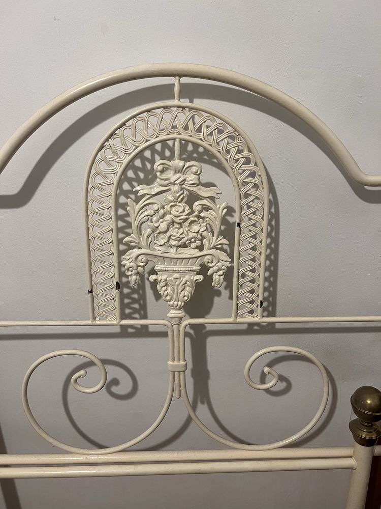 Cama de ferro com estrado e colchão
