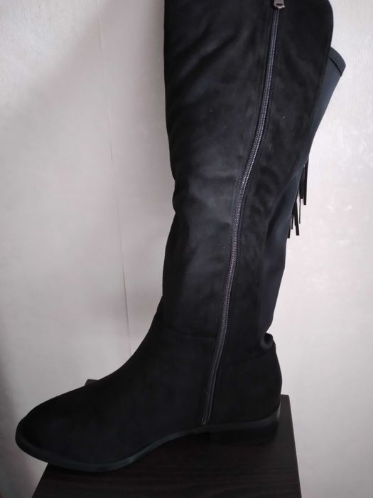 Нові високі велюрові чоботи з бахромою, р. 40