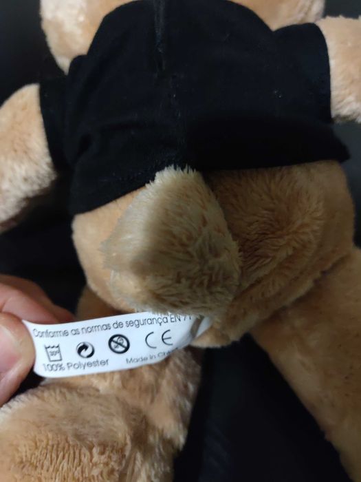 Ursinho de peluche com mensagem "Je t'aime"