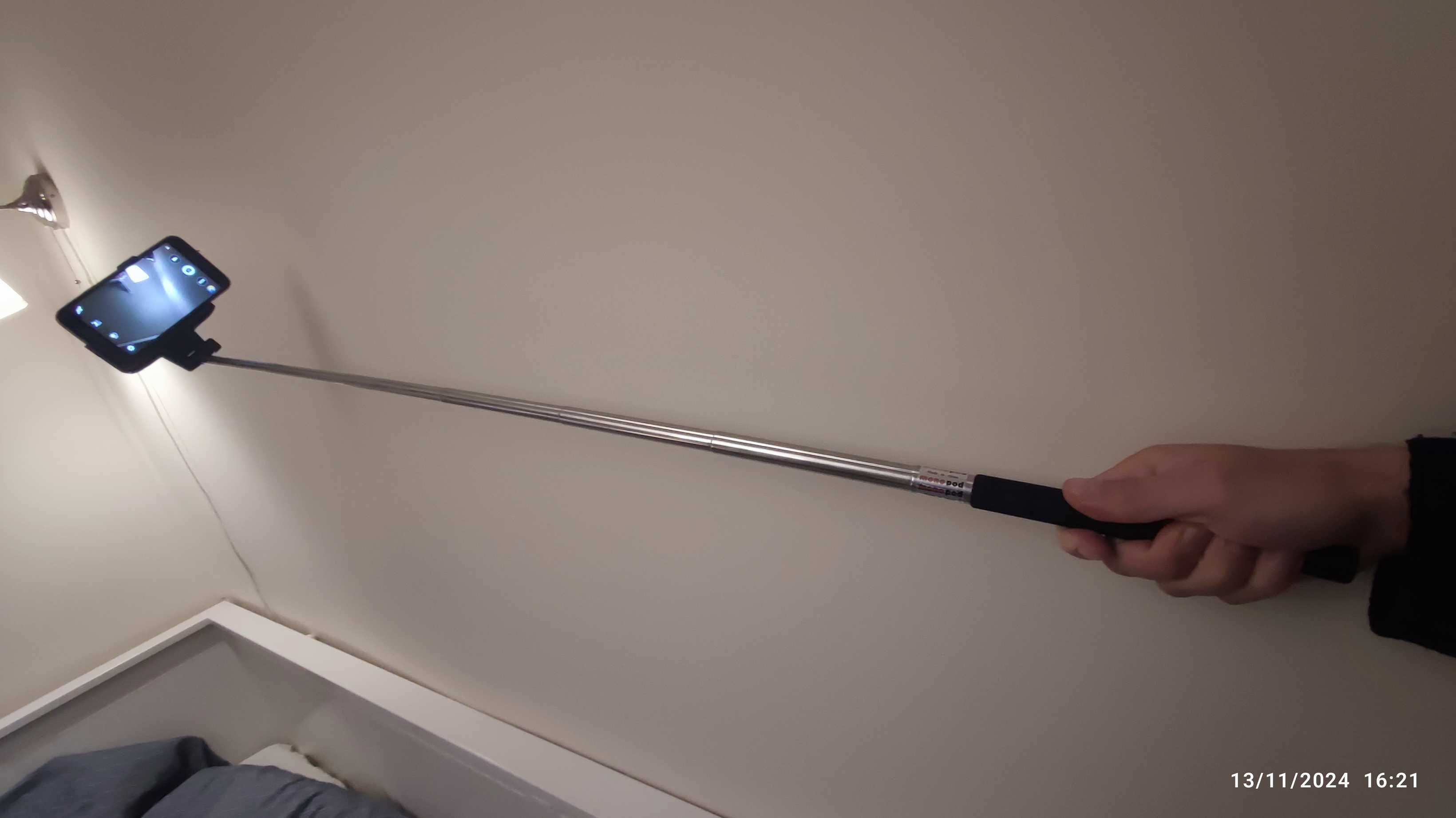 Uszkodzony selfie stick do smartfona / aparatu