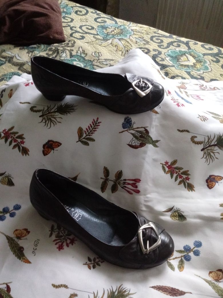 Buty czółenka damskie skórzane rozmiar 37 firma venetti