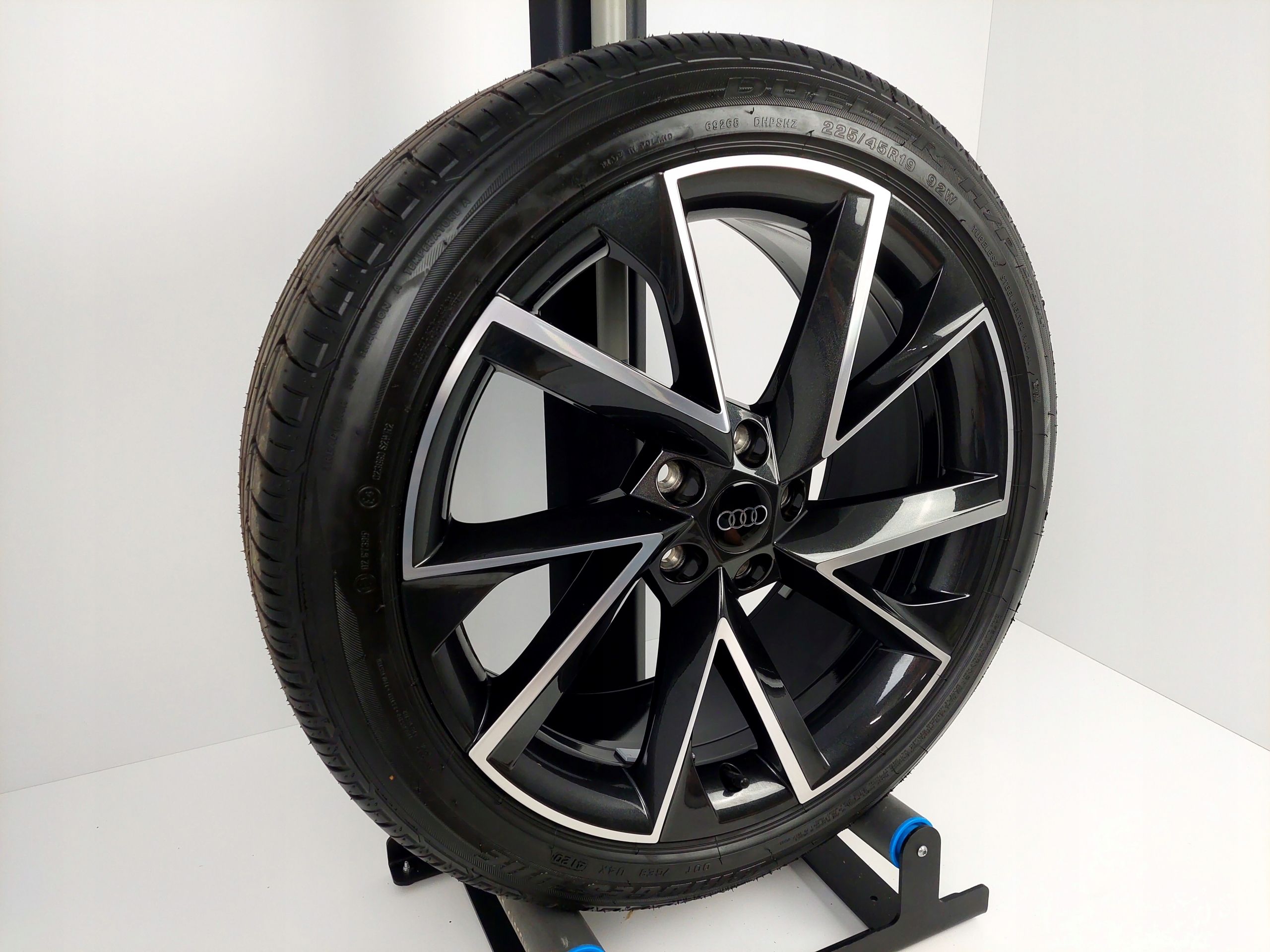 FABRYCZNIE NOWE Koła Felgi Audi 19 A3 A4 A6 A8 Q2 Q3 Q4