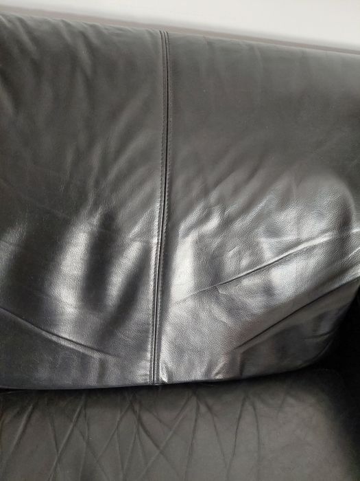 Sofá pele preto moderno usado
