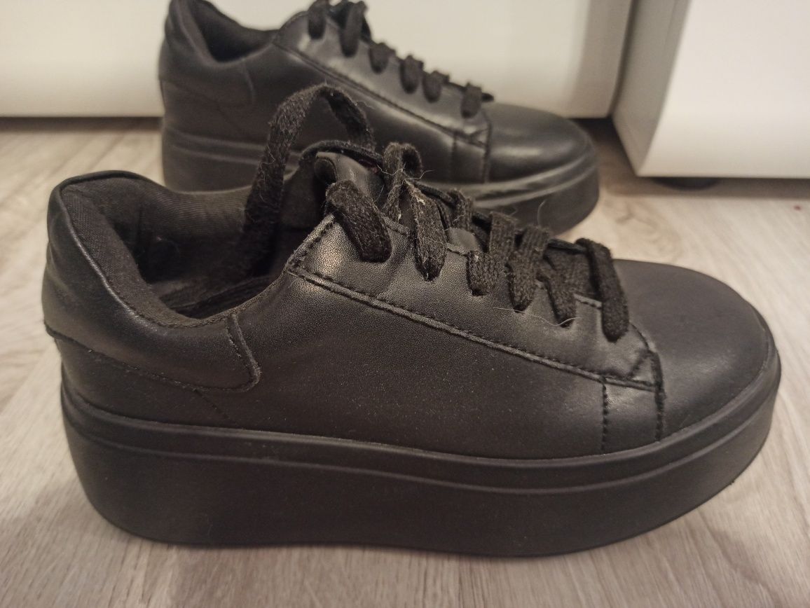 Buty na grubej podeszwie rozm. 35