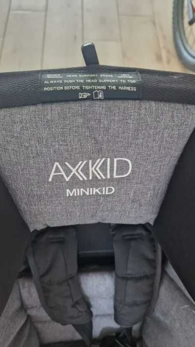 ULTRAbezpieczny fotelik AXKID 0-25kg