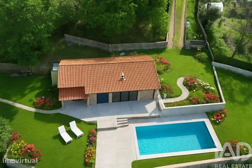 Casa tradicional T4 em Fornelos e Queijada de 98,00 m2