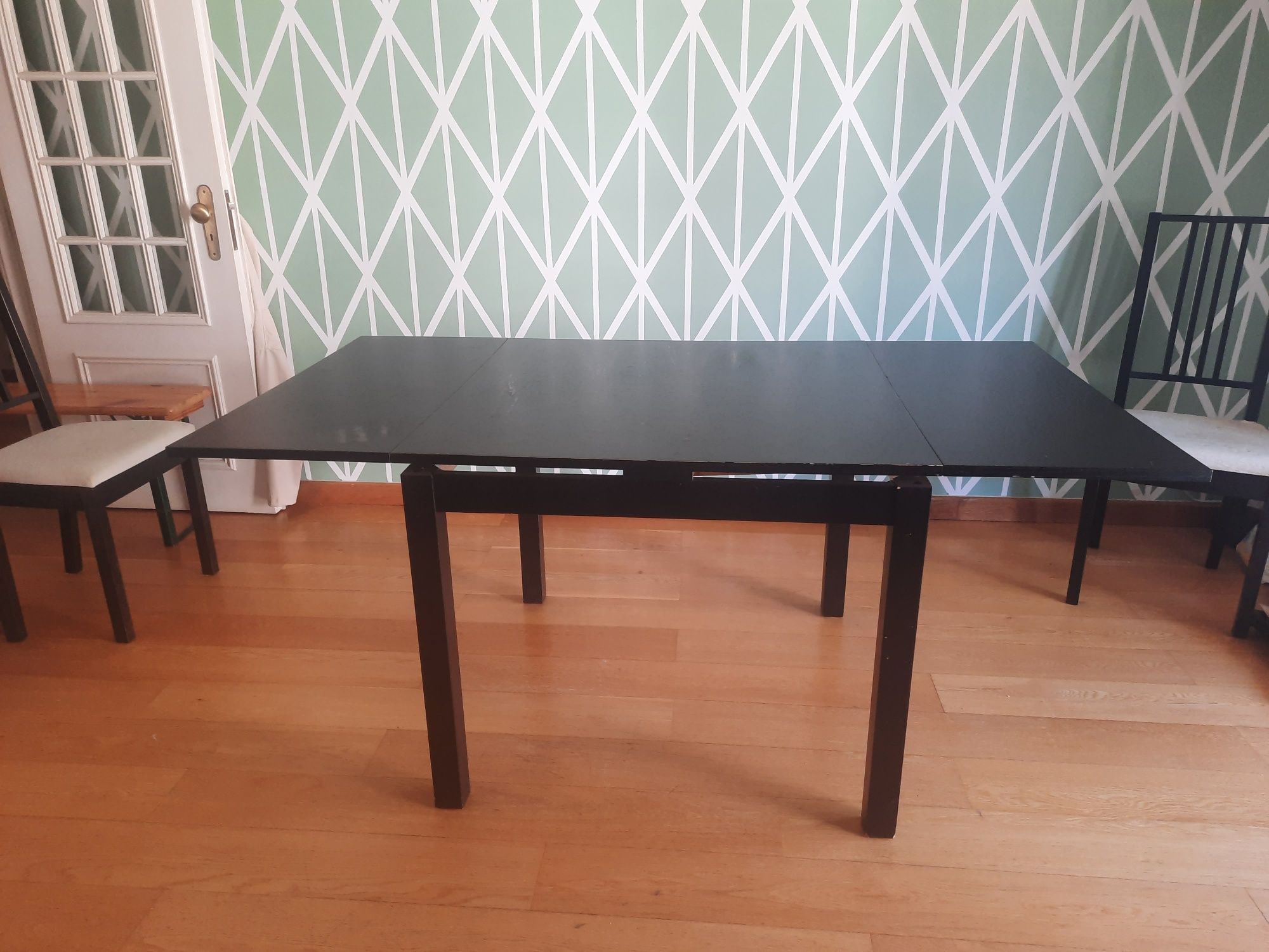 Mesa Extensivel com 4 cadeiras ikea