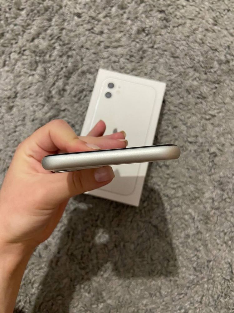iPhone 11 б/у 64 Гб телефон