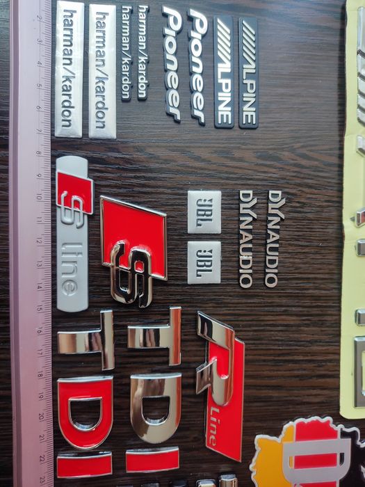 Шильдик логотип Значок эмблема Лейба QUATTRO Кватро Ауди.