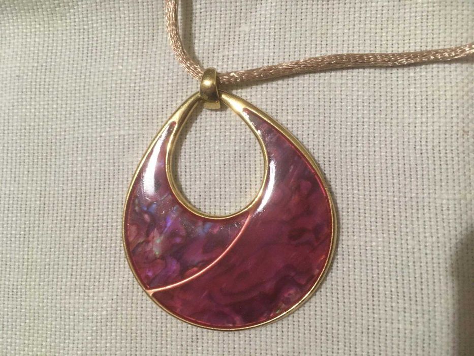 Кулоны в технике фьюжинг, на цепочке. Винтаж M&S .