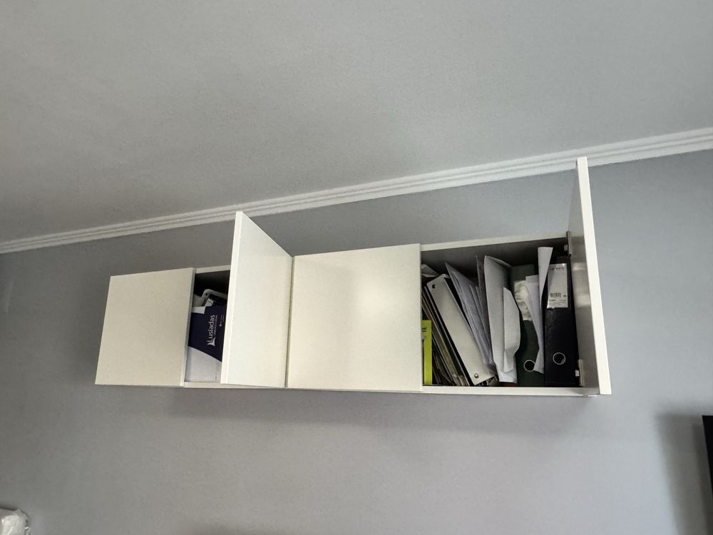Secretaria e Armário de parede IKEA