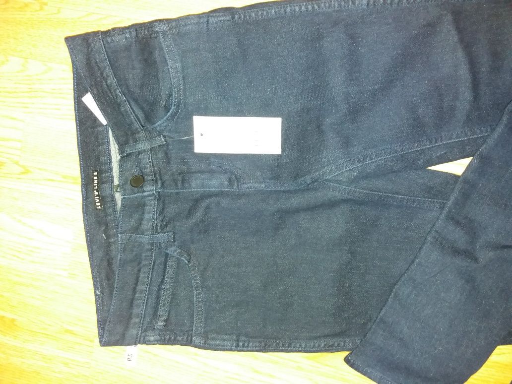Продам джинси Levi's line 8